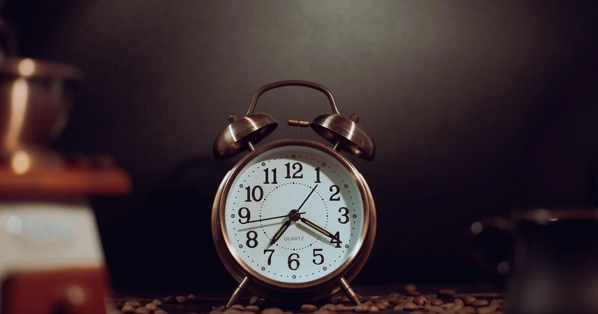 Uitgeputte ouder herkent signalen dat professionele slaapcoaching noodzakelijk is voor het gezin